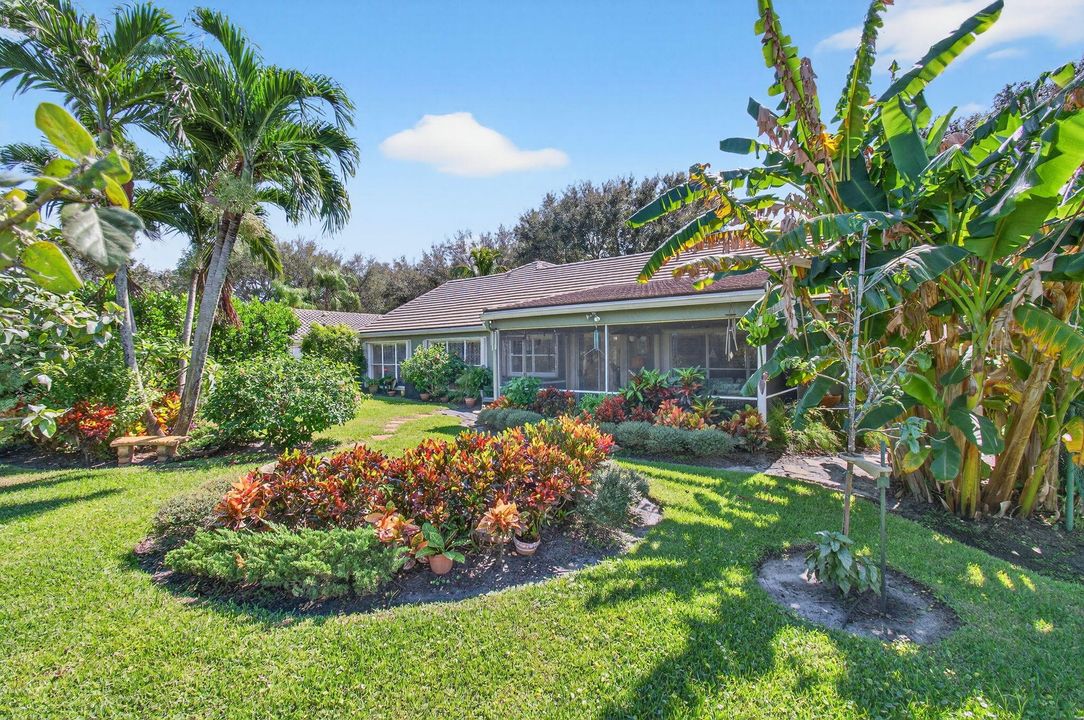 合同活跃: $825,000 (4 贝兹, 2 浴室, 2105 平方英尺)