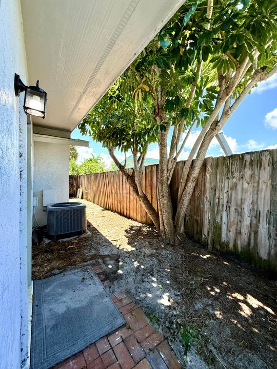 For Sale: $430,000 (4 beds, 2 baths, 2048 Square Feet)