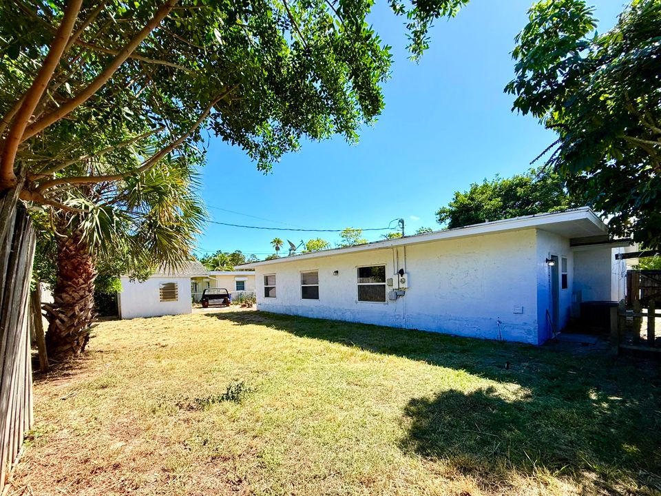 For Sale: $430,000 (4 beds, 2 baths, 2048 Square Feet)