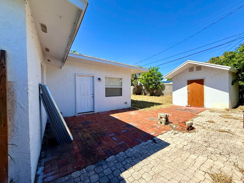 For Sale: $430,000 (4 beds, 2 baths, 2048 Square Feet)