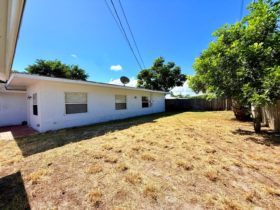 For Sale: $430,000 (4 beds, 2 baths, 2048 Square Feet)