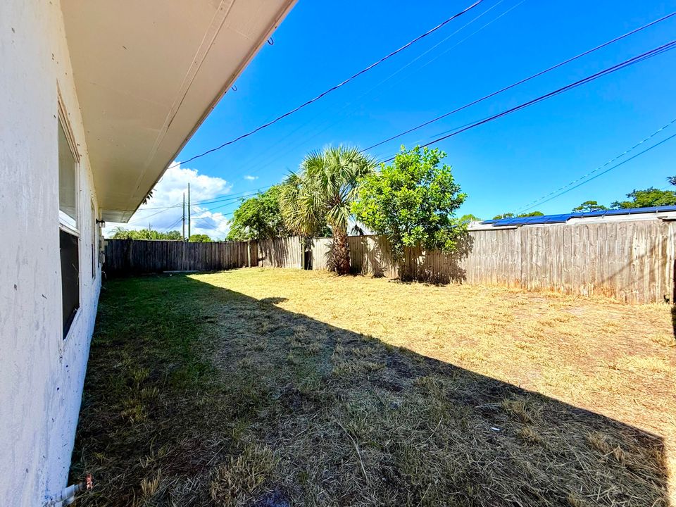 For Sale: $430,000 (4 beds, 2 baths, 2048 Square Feet)