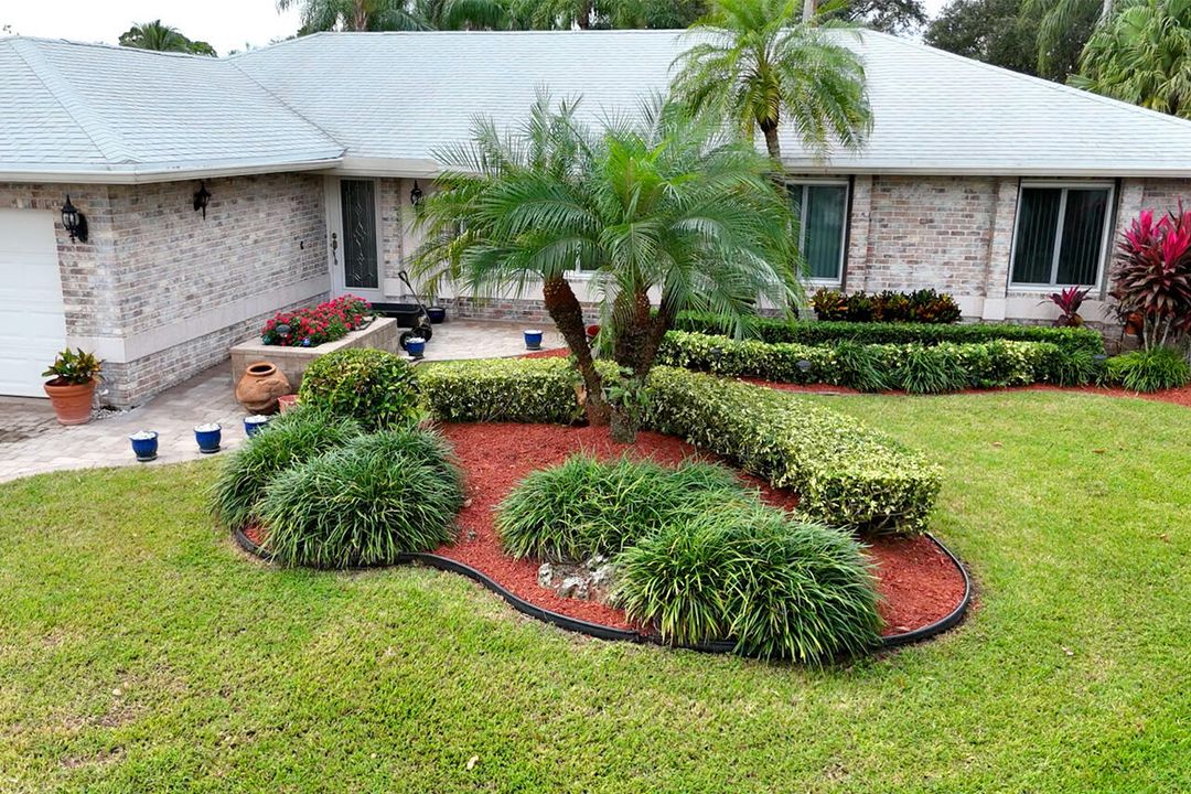 For Sale: $835,000 (4 beds, 2 baths, 1944 Square Feet)