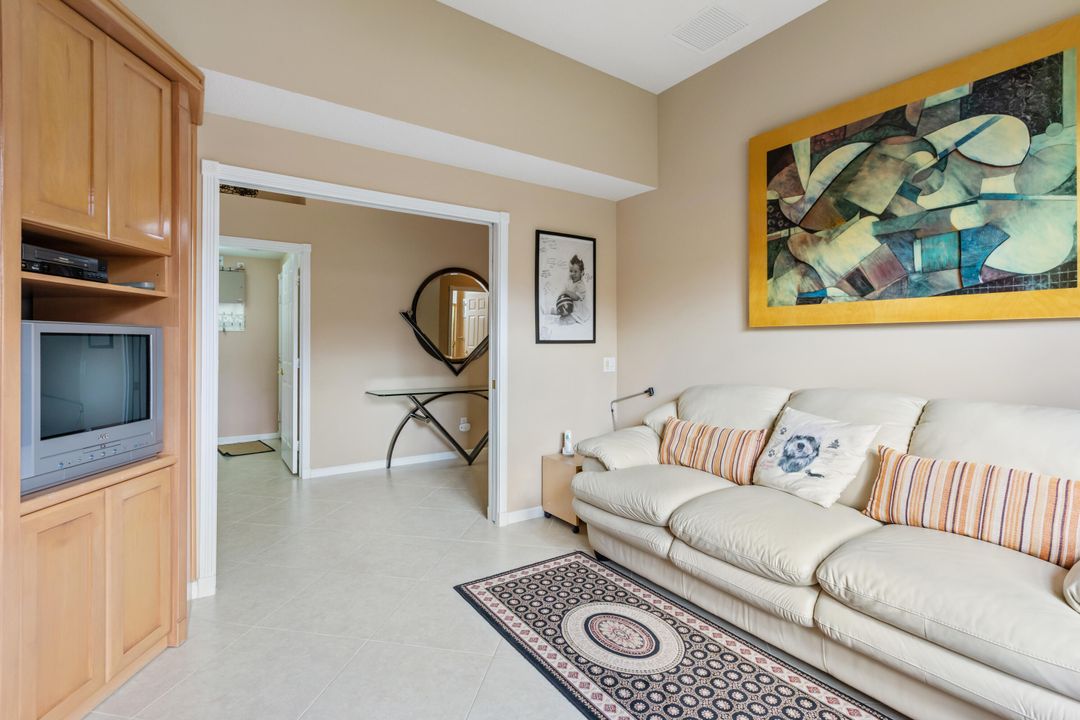 合同活跃: $499,000 (3 贝兹, 2 浴室, 2099 平方英尺)