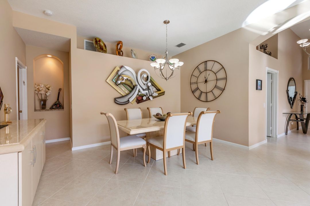 合同活跃: $499,000 (3 贝兹, 2 浴室, 2099 平方英尺)