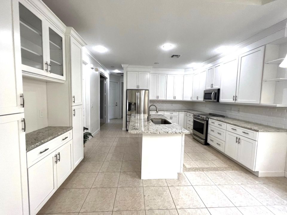 For Sale: $369,000 (2 beds, 2 baths, 1751 Square Feet)