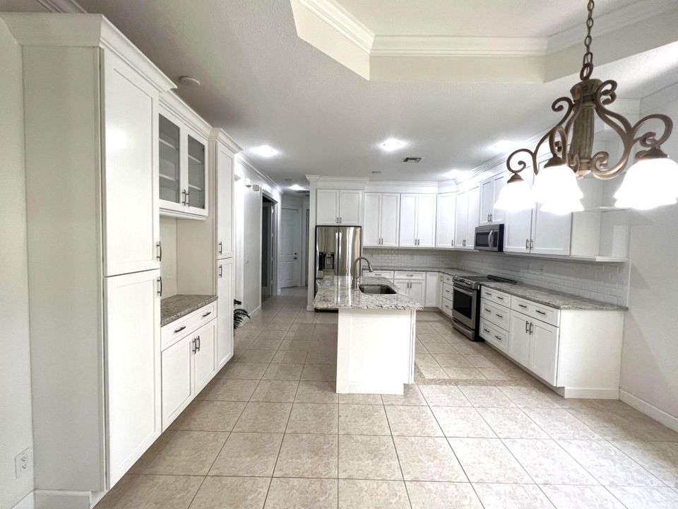 For Sale: $369,000 (2 beds, 2 baths, 1751 Square Feet)
