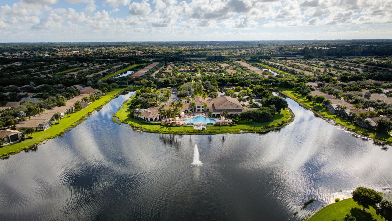 合同活跃: $499,000 (3 贝兹, 2 浴室, 2099 平方英尺)