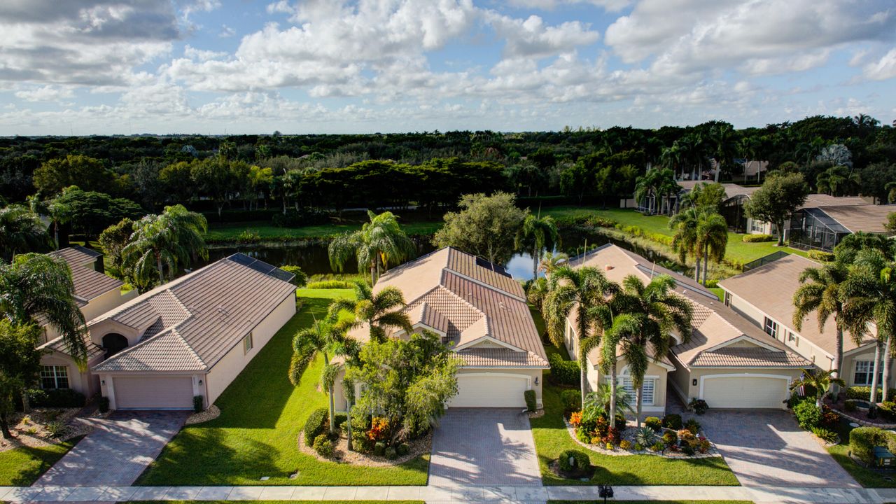 合同活跃: $499,000 (3 贝兹, 2 浴室, 2099 平方英尺)