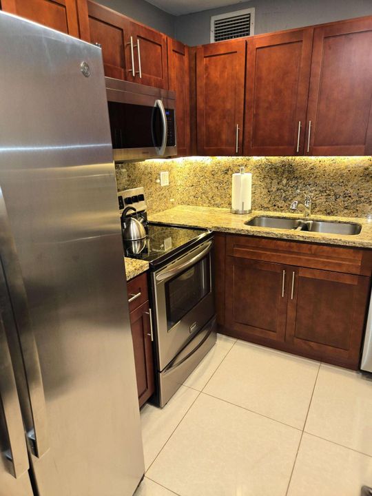 For Sale: $115,000 (2 beds, 1 baths, 798 Square Feet)