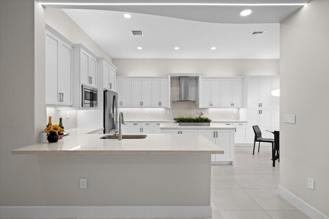 待售: $1,600,000 (3 贝兹, 3 浴室, 2825 平方英尺)