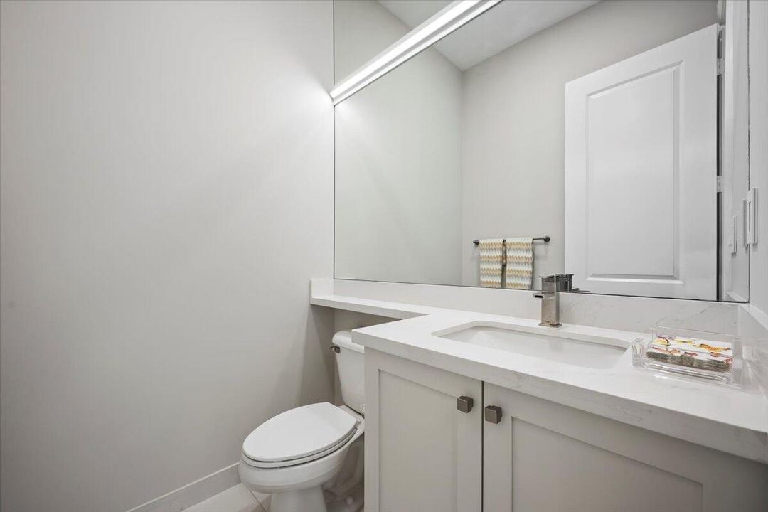 待售: $1,600,000 (3 贝兹, 3 浴室, 2825 平方英尺)