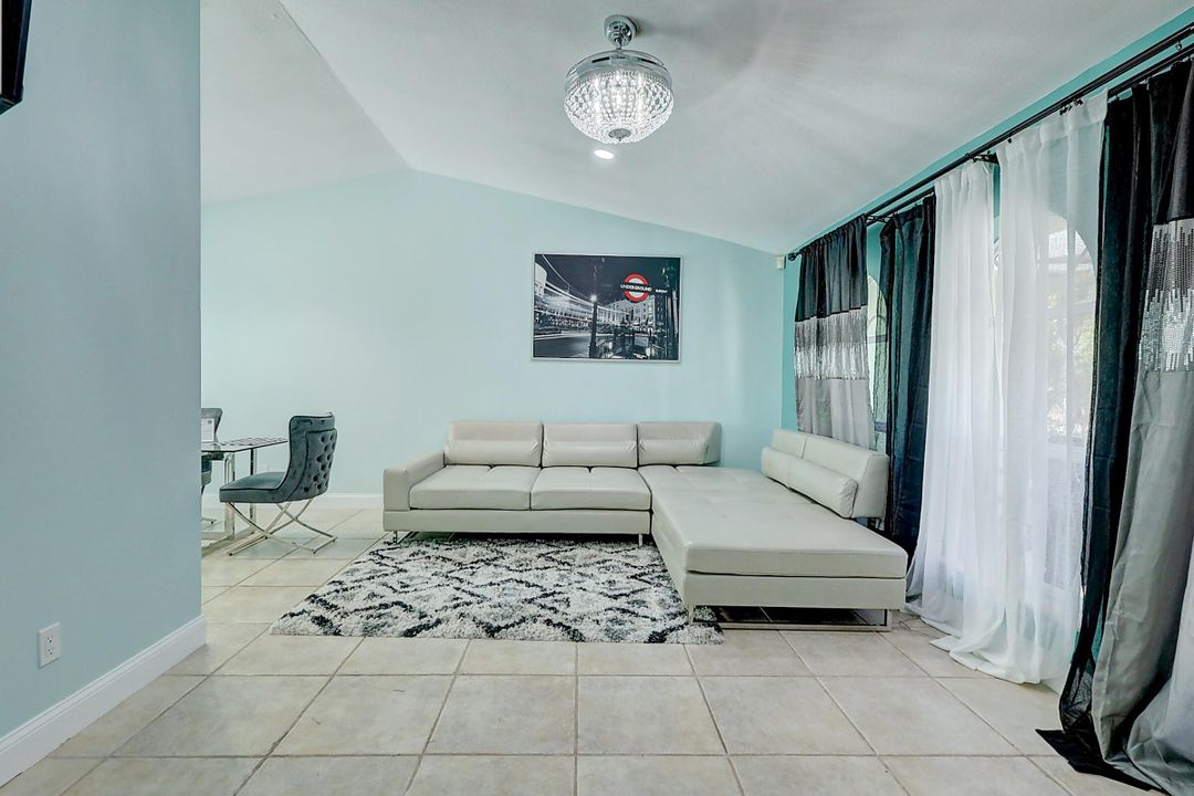 For Rent: $4,000 (3 beds, 2 baths, 1951 Square Feet)