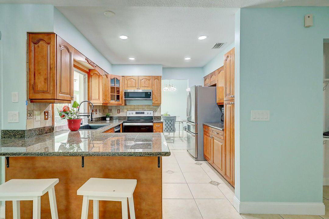 For Rent: $4,000 (3 beds, 2 baths, 1951 Square Feet)