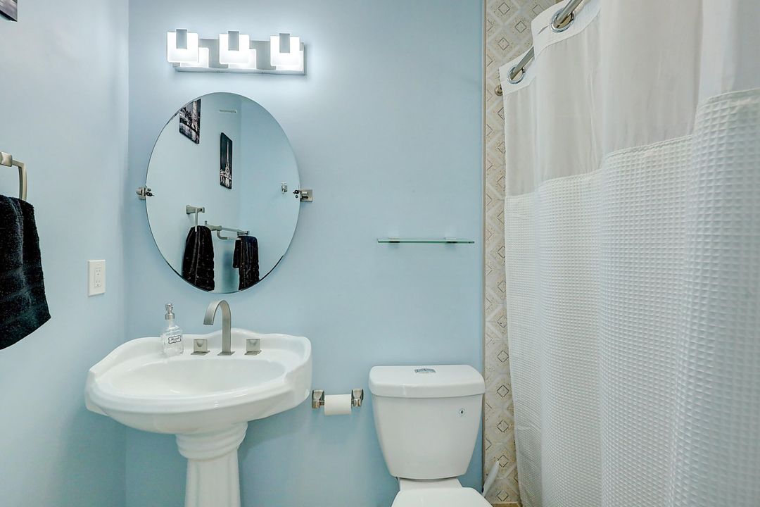 For Rent: $4,000 (3 beds, 2 baths, 1951 Square Feet)