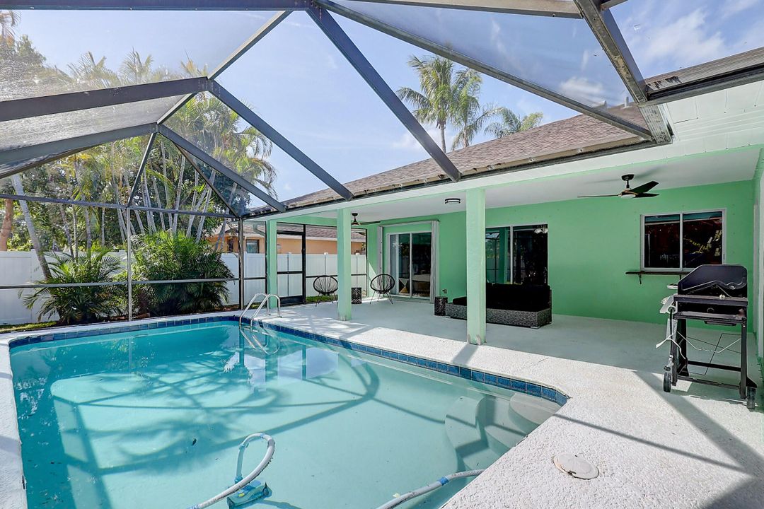 For Rent: $4,000 (3 beds, 2 baths, 1951 Square Feet)