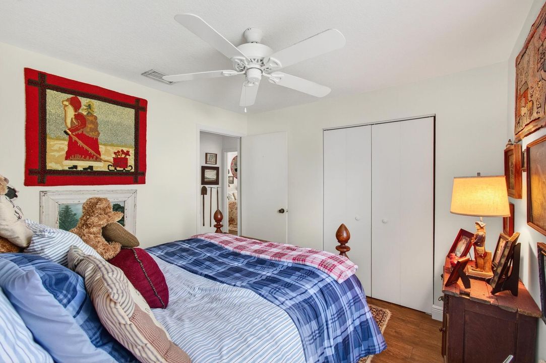 合同活跃: $825,000 (4 贝兹, 2 浴室, 2105 平方英尺)