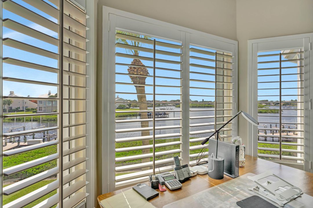 Под контрактом: $3,000,000 (2 спален, 2 ванн, 2160 Квадратных фут)