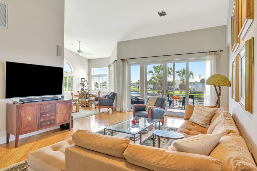 Под контрактом: $3,000,000 (2 спален, 2 ванн, 2160 Квадратных фут)