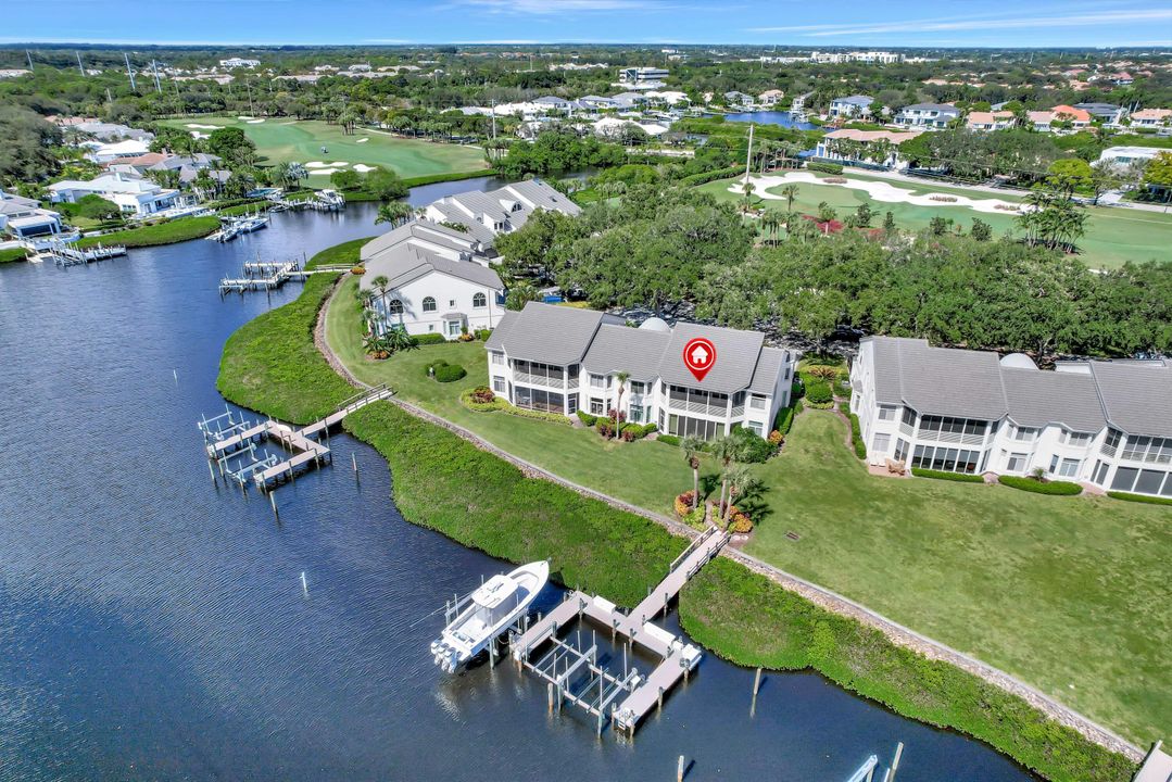 Под контрактом: $3,000,000 (2 спален, 2 ванн, 2160 Квадратных фут)