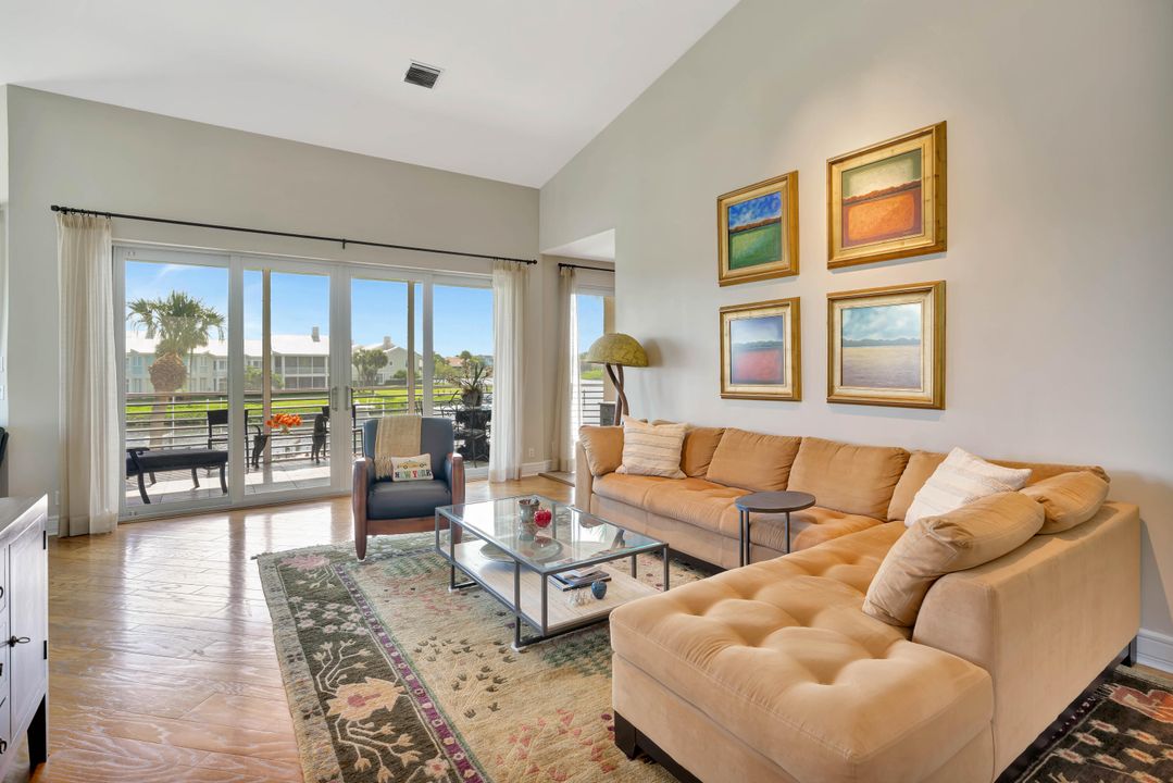 Под контрактом: $3,000,000 (2 спален, 2 ванн, 2160 Квадратных фут)