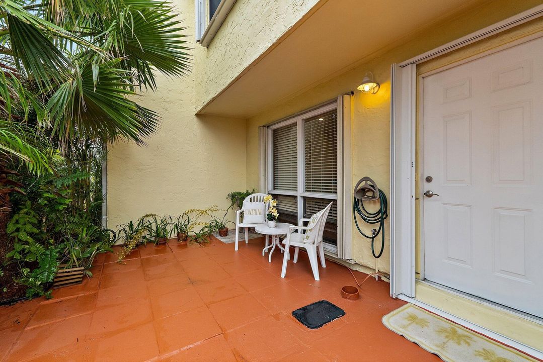 待售: $285,000 (2 贝兹, 2 浴室, 1088 平方英尺)