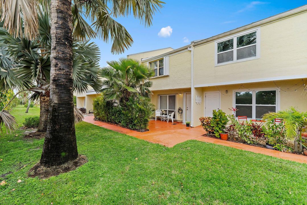 待售: $285,000 (2 贝兹, 2 浴室, 1088 平方英尺)