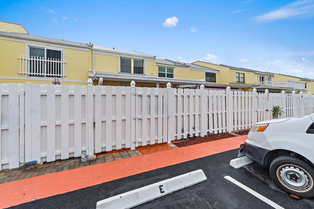 待售: $285,000 (2 贝兹, 2 浴室, 1088 平方英尺)