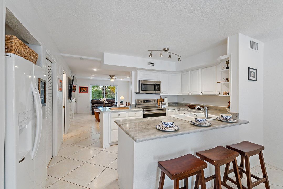 待售: $285,000 (2 贝兹, 2 浴室, 1088 平方英尺)