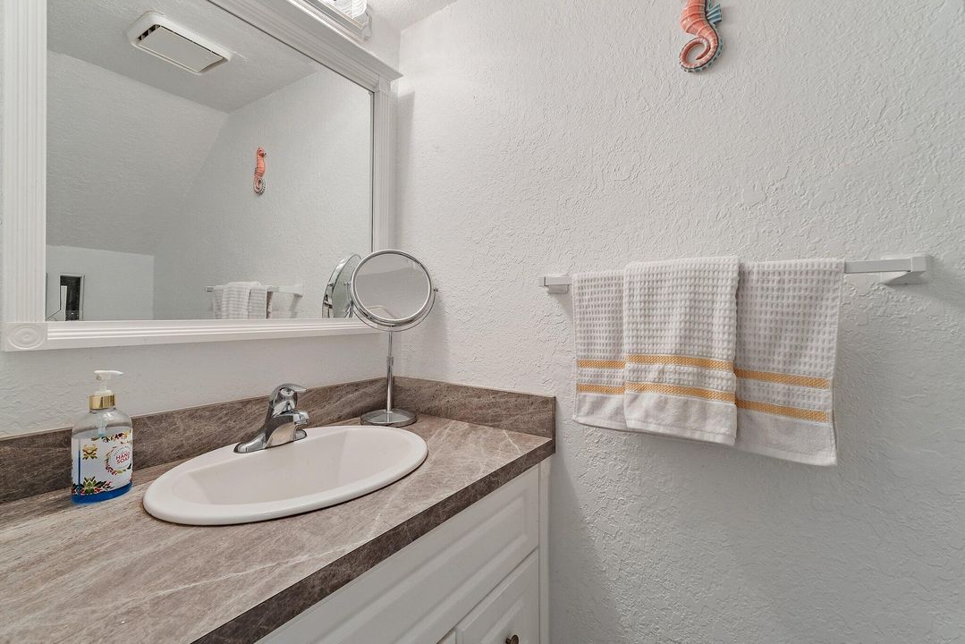 待售: $285,000 (2 贝兹, 2 浴室, 1088 平方英尺)