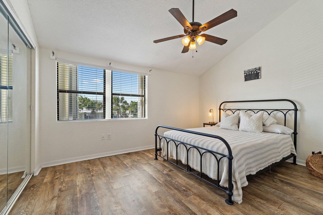 待售: $285,000 (2 贝兹, 2 浴室, 1088 平方英尺)