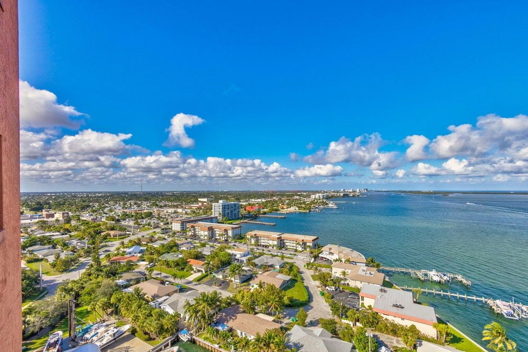 For Sale: $599,000 (2 beds, 2 baths, 1580 Square Feet)