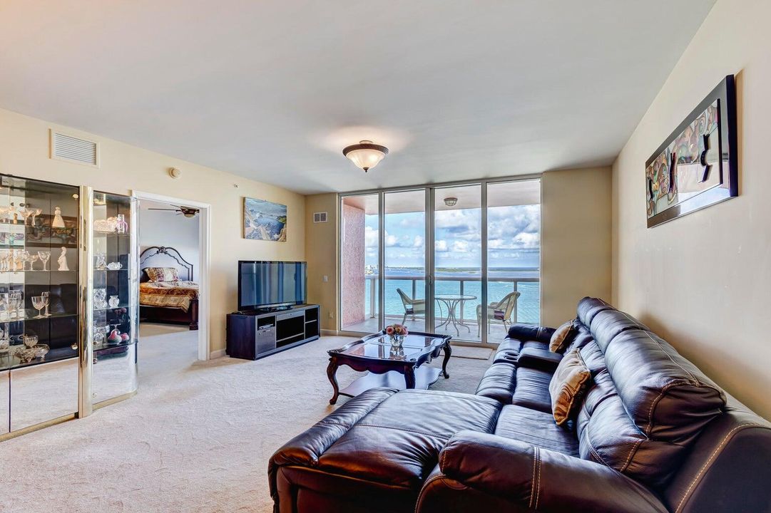 For Sale: $599,000 (2 beds, 2 baths, 1580 Square Feet)