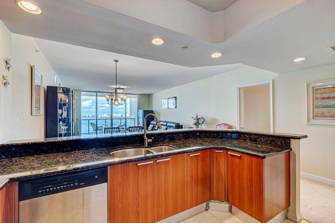 For Sale: $599,000 (2 beds, 2 baths, 1580 Square Feet)