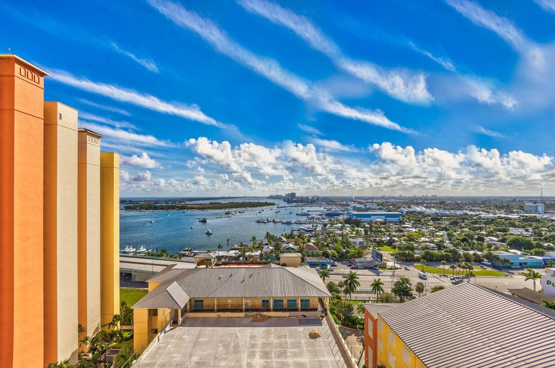 For Sale: $599,000 (2 beds, 2 baths, 1580 Square Feet)