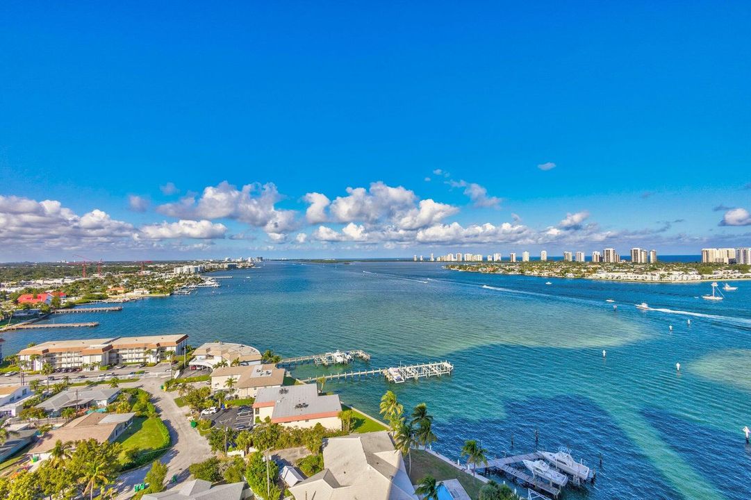 For Sale: $599,000 (2 beds, 2 baths, 1580 Square Feet)