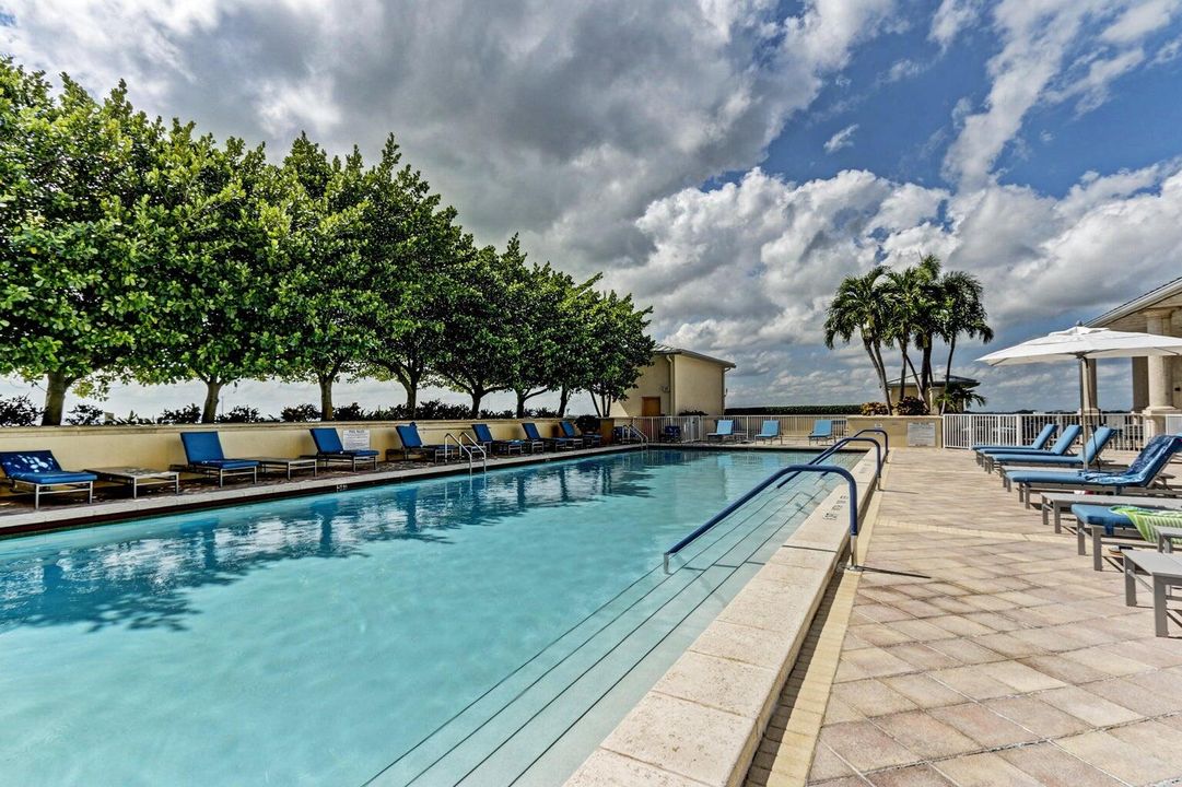 For Sale: $599,000 (2 beds, 2 baths, 1580 Square Feet)