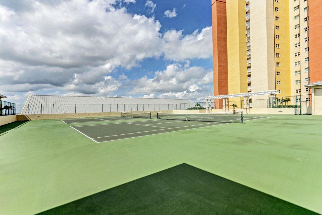 For Sale: $599,000 (2 beds, 2 baths, 1580 Square Feet)