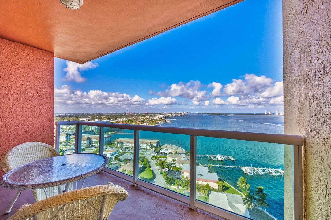 For Sale: $599,000 (2 beds, 2 baths, 1580 Square Feet)