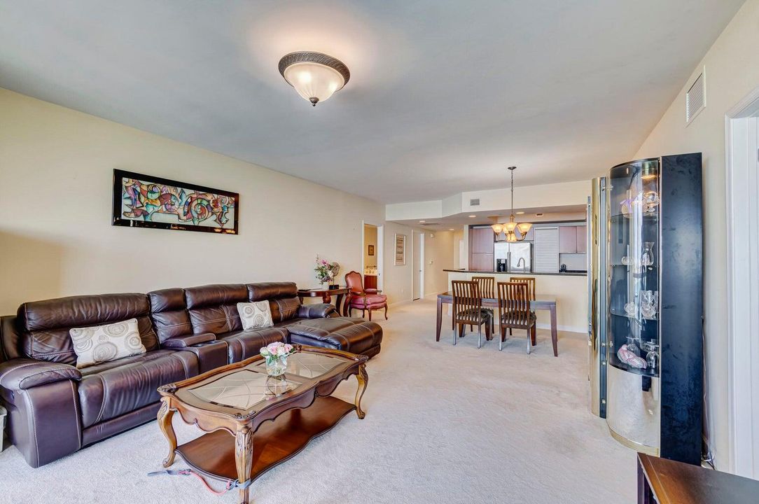 For Sale: $599,000 (2 beds, 2 baths, 1580 Square Feet)