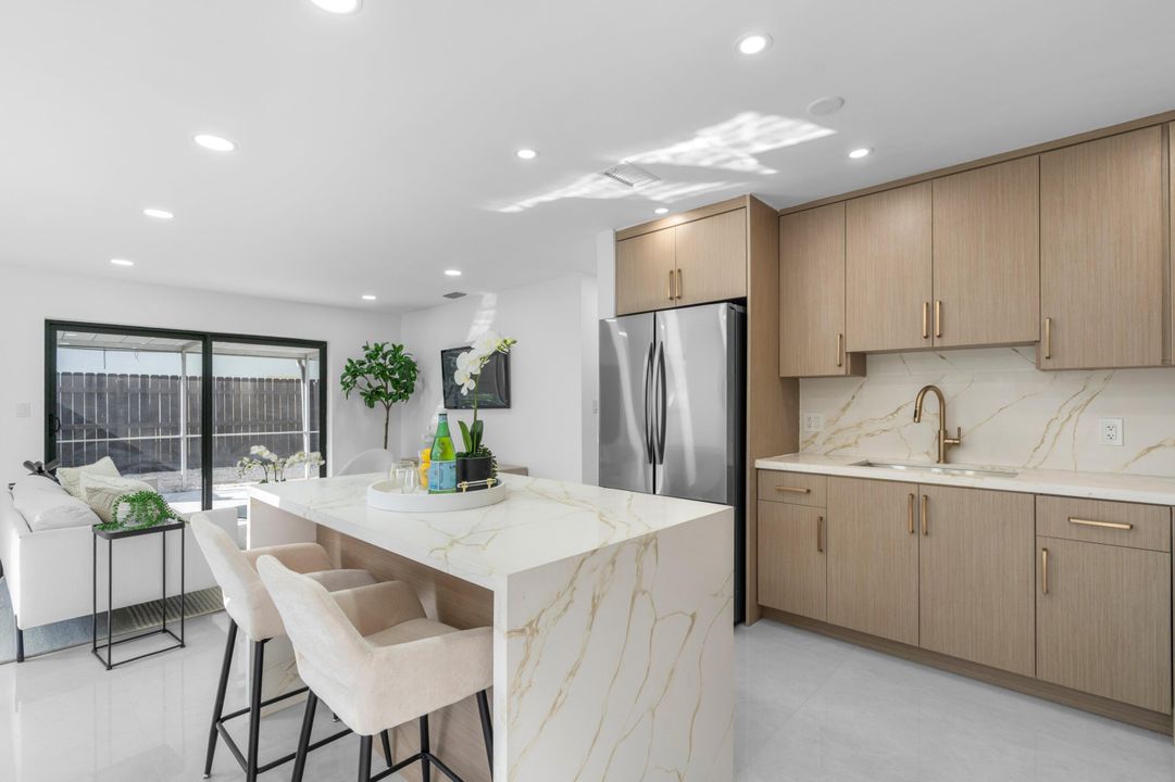 合同活跃: $775,000 (3 贝兹, 2 浴室, 1468 平方英尺)