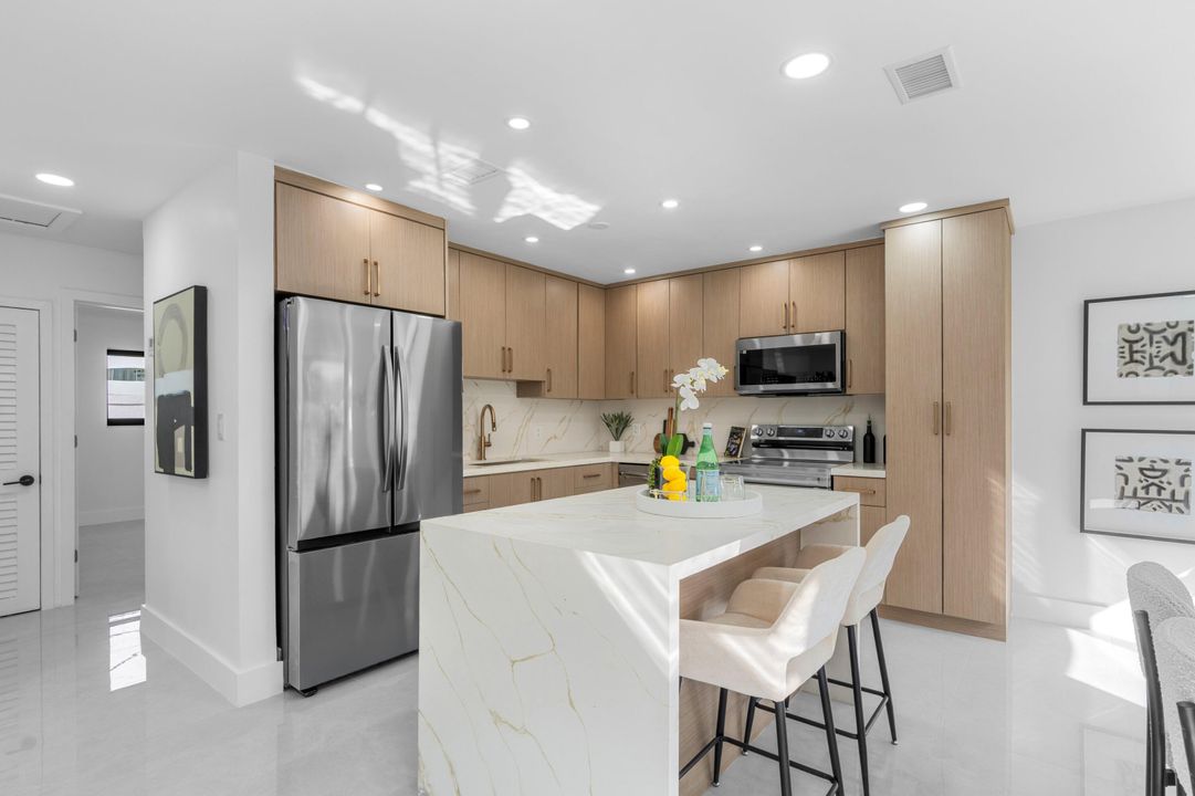 合同活跃: $775,000 (3 贝兹, 2 浴室, 1468 平方英尺)