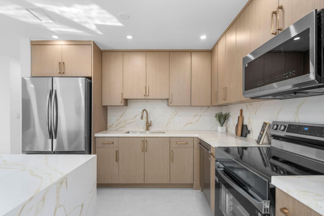 合同活跃: $775,000 (3 贝兹, 2 浴室, 1468 平方英尺)