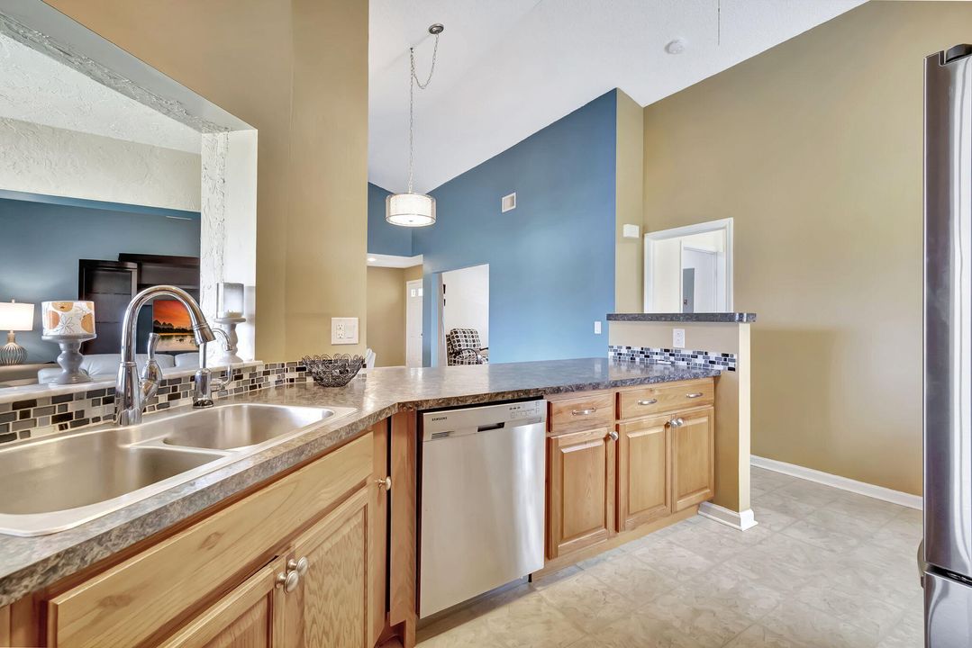 待售: $270,000 (3 贝兹, 2 浴室, 1335 平方英尺)