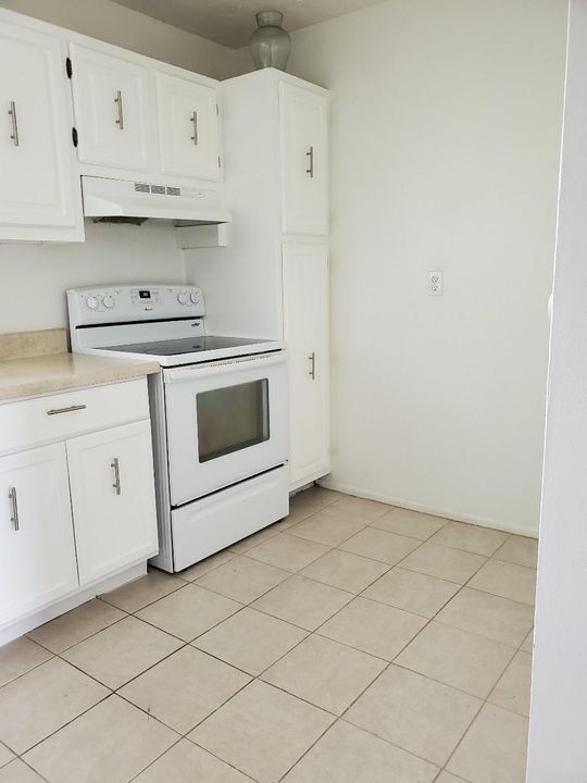 For Rent: $1,650 (2 beds, 2 baths, 812 Square Feet)