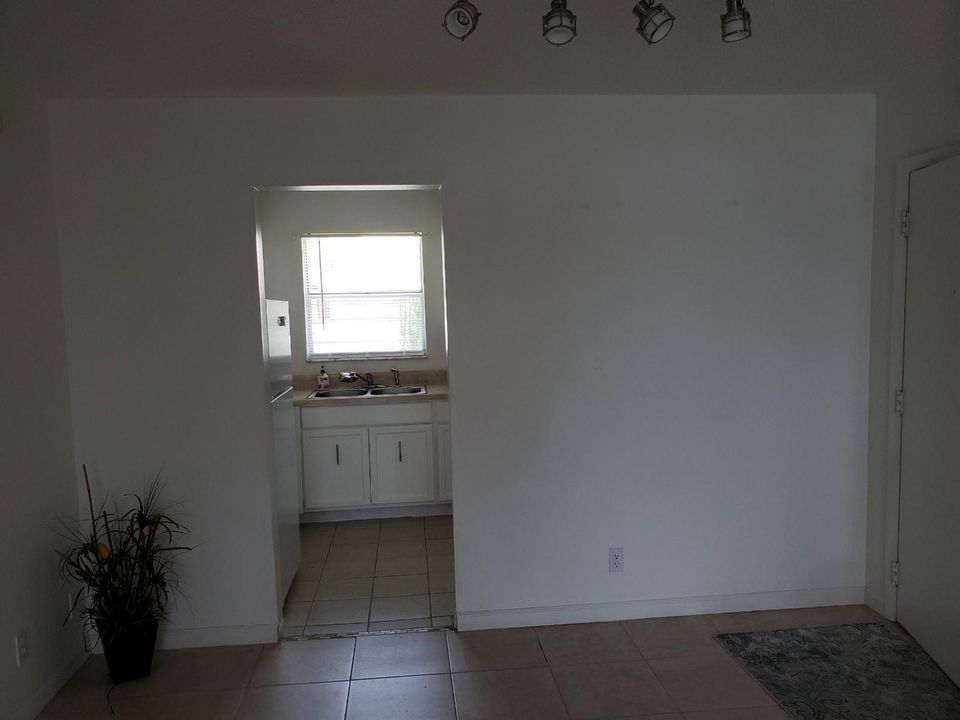 For Rent: $1,650 (2 beds, 2 baths, 812 Square Feet)