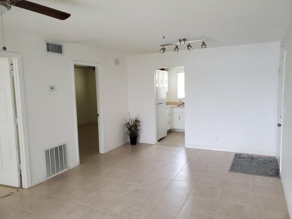 For Rent: $1,650 (2 beds, 2 baths, 812 Square Feet)