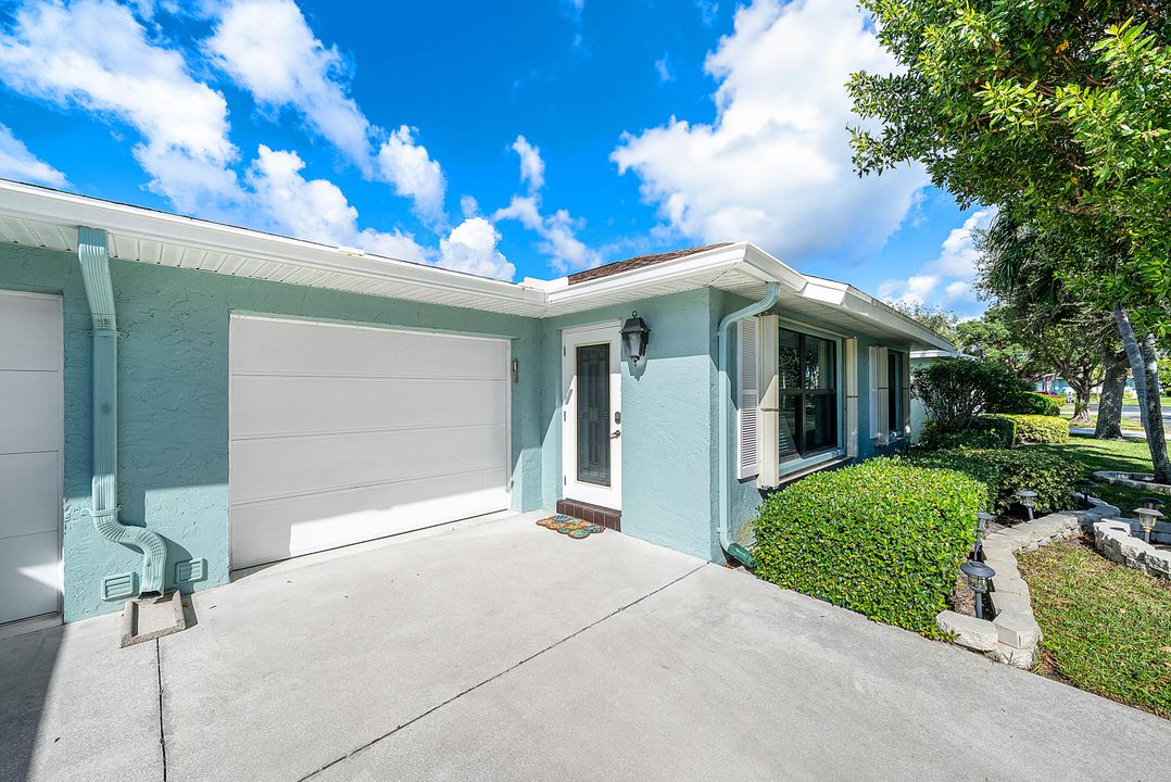 Под контрактом: $285,000 (2 спален, 2 ванн, 1404 Квадратных фут)