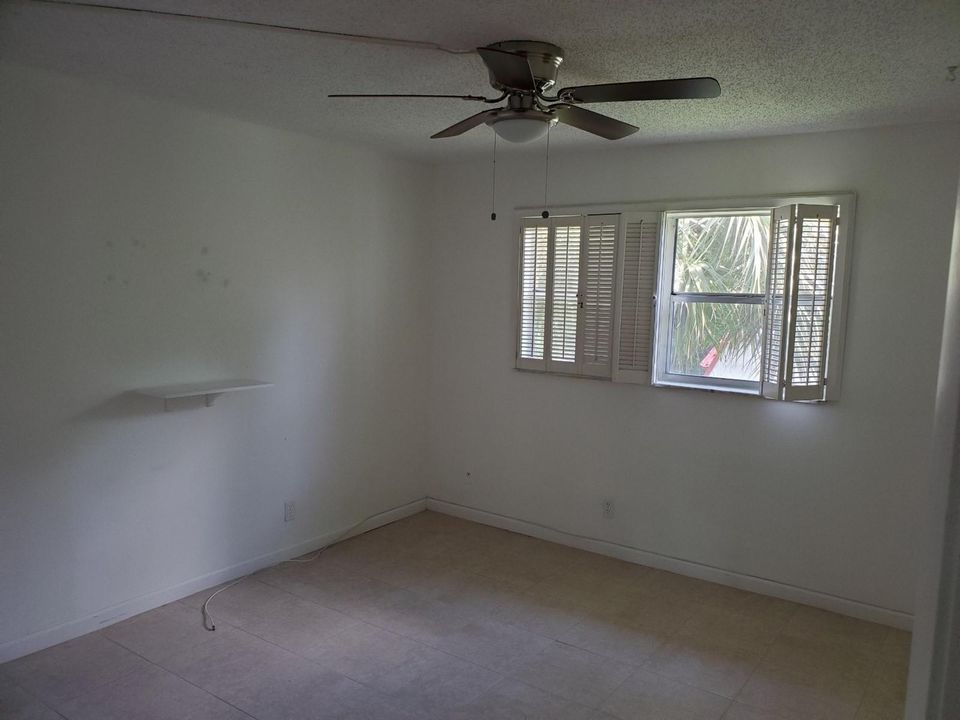 For Sale: $139,750 (2 beds, 2 baths, 812 Square Feet)