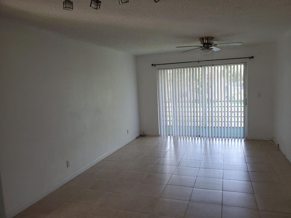 For Sale: $139,750 (2 beds, 2 baths, 812 Square Feet)